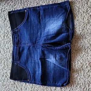 Maternity shorts